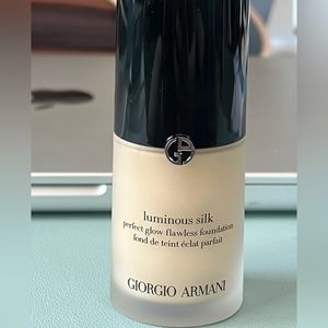 NIB Giorgio Armani Luminous Silk Foundation - Shade 2